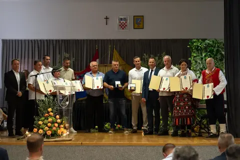 Obiježavanje Dana Općine i Dana obrane (5/16)