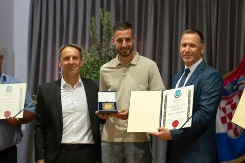 Obiježavanje Dana Općine i Dana obrane (7/16)