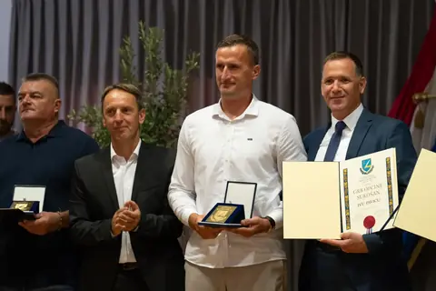Obiježavanje Dana Općine i Dana obrane (9/16)